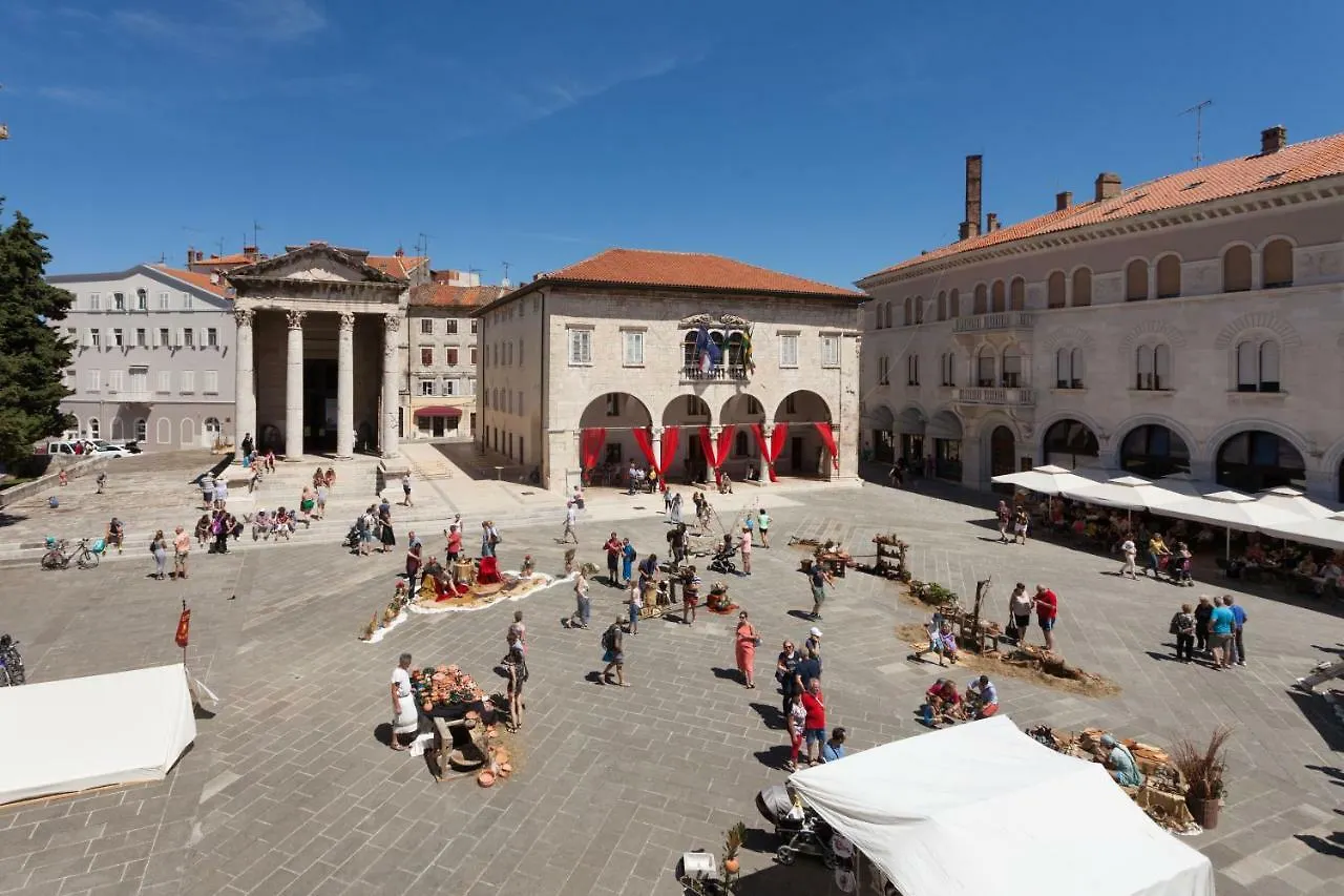 Augustus Forum View Pula